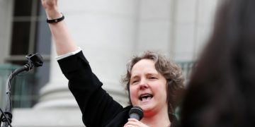 Free cash programs spread as more cities expand the anti-poverty safety net